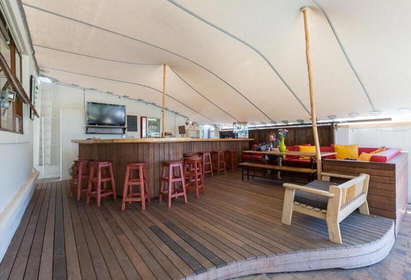 호스텔 Green Elephant Backpackers