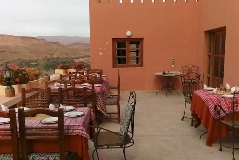 تختخواب و صبحانه Restaurant Al Manader