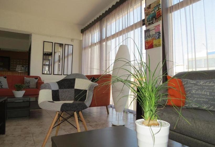 Carina Hotel Apartments