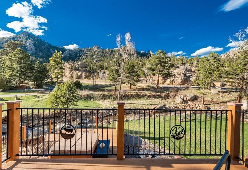 호텔 4 Seasons Inn On Fall River