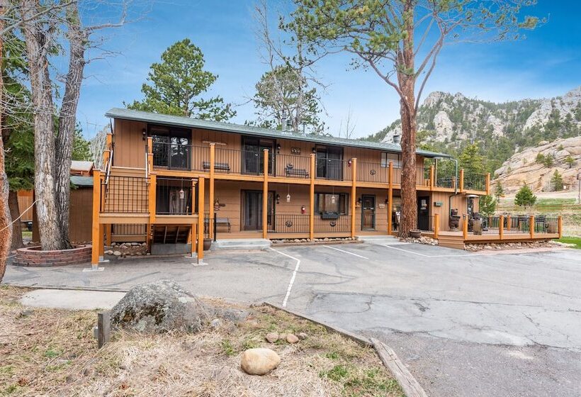 Отель 4 Seasons Inn On Fall River