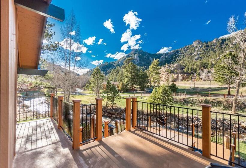 호텔 4 Seasons Inn On Fall River