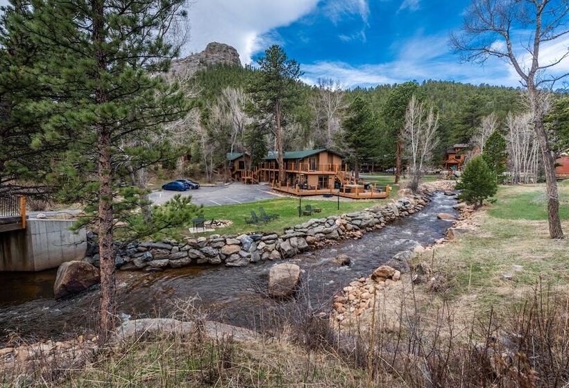 호텔 4 Seasons Inn On Fall River