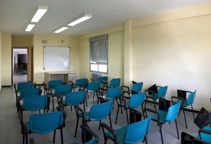 ホテル Albergue Inturjoven Constantina   Hostel