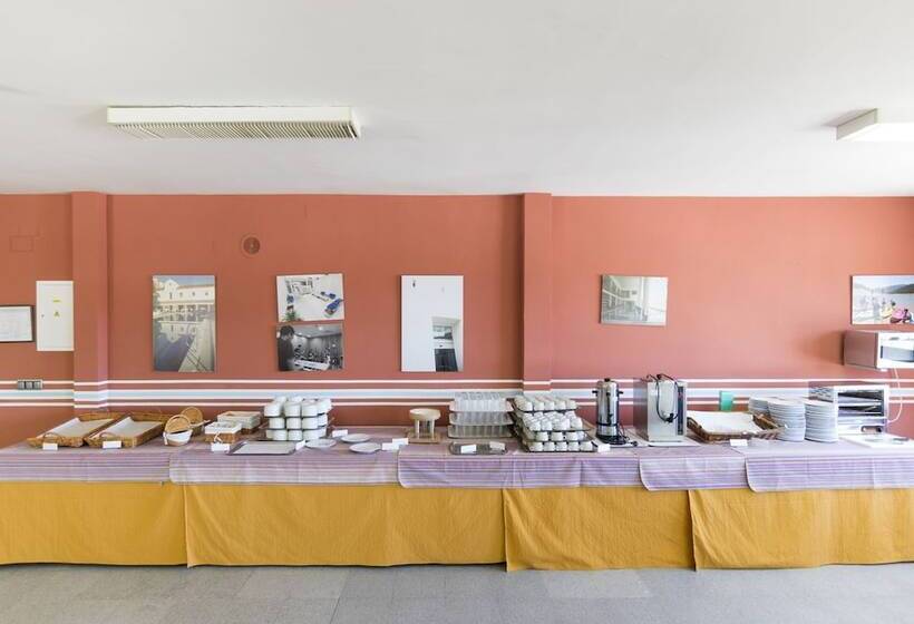 ホテル Albergue Inturjoven Constantina   Hostel