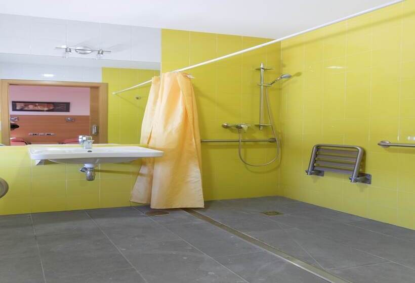 ホテル Albergue Inturjoven Constantina   Hostel