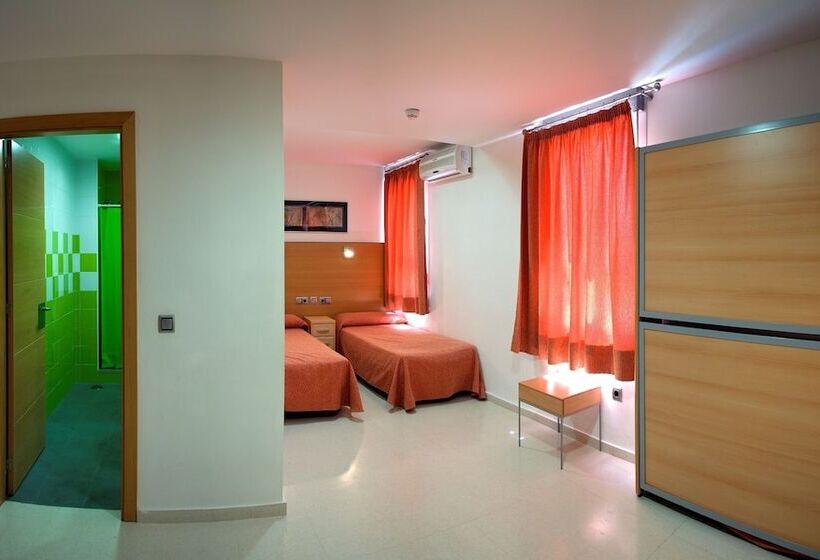 ホテル Albergue Inturjoven Constantina   Hostel