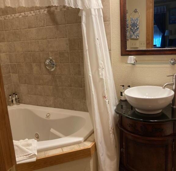 هتل All Seasons Inn