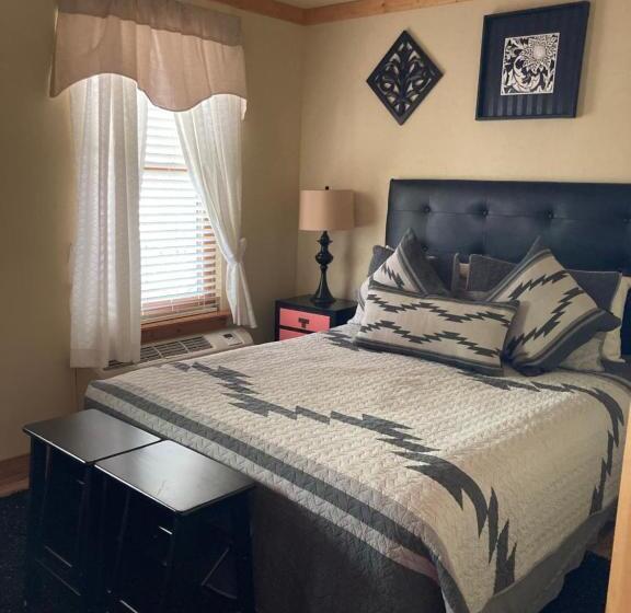 هتل All Seasons Inn