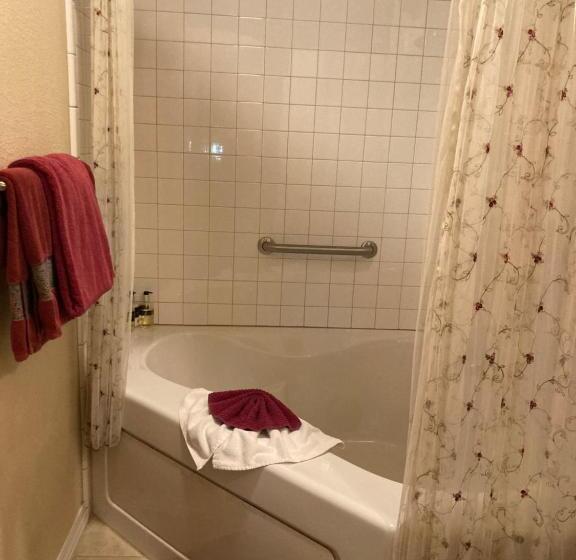 هتل All Seasons Inn