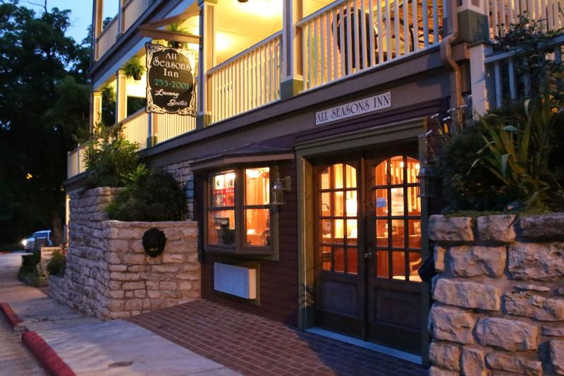 هتل All Seasons Inn