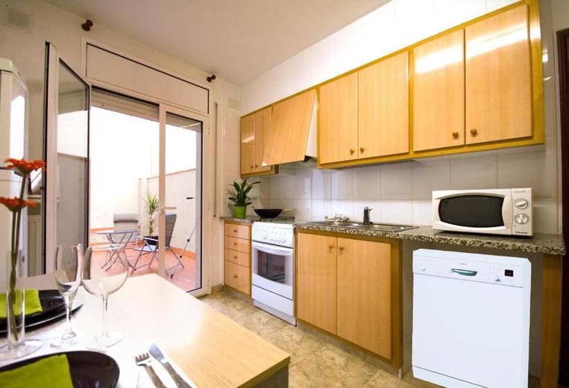 هتل Apartments Figueres