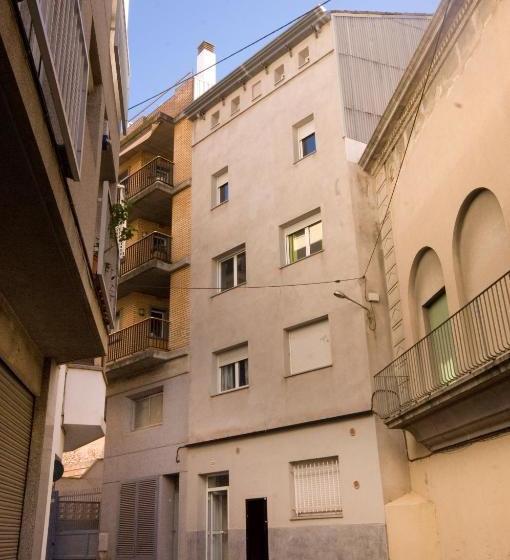 هتل Apartments Figueres