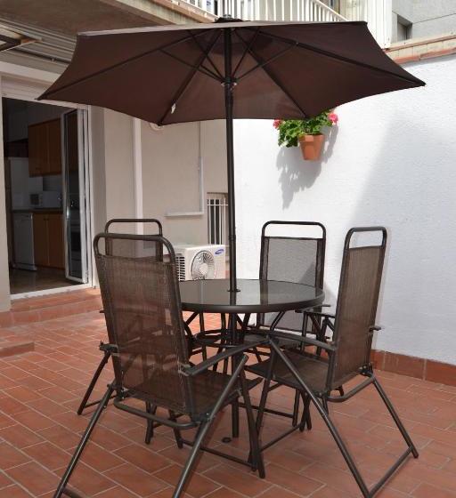 هتل Apartments Figueres