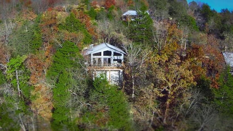 فندق Beaver Lakefront Cabins   Couples Only Getaways