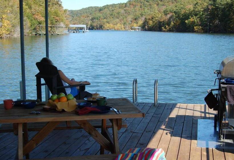 فندق Beaver Lakefront Cabins   Couples Only Getaways