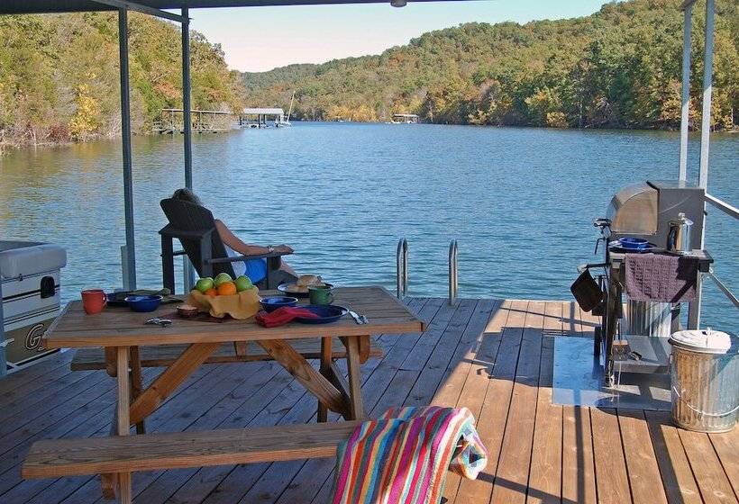 فندق Beaver Lakefront Cabins   Couples Only Getaways