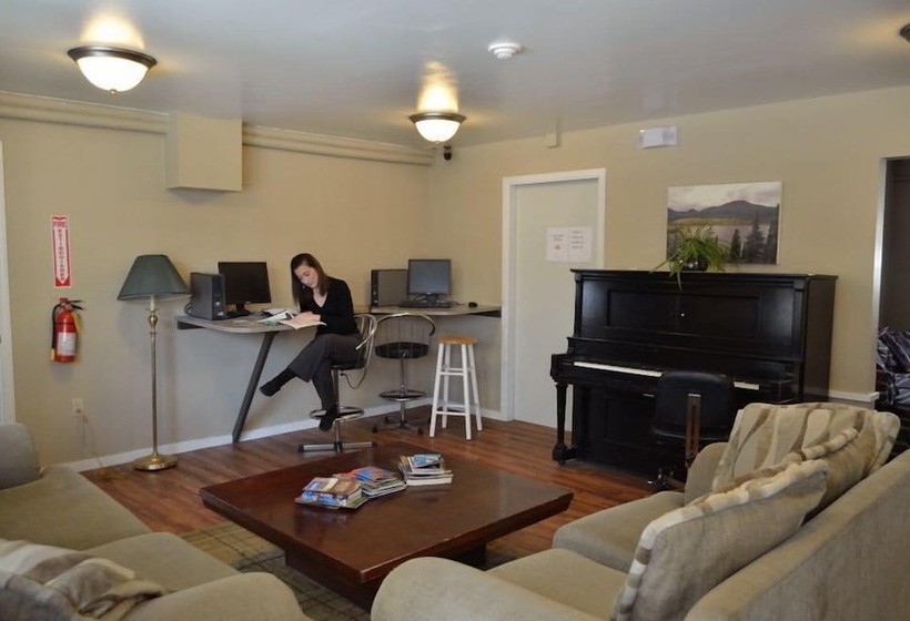 فندق Bent Prop Inn & Hostel Downtown