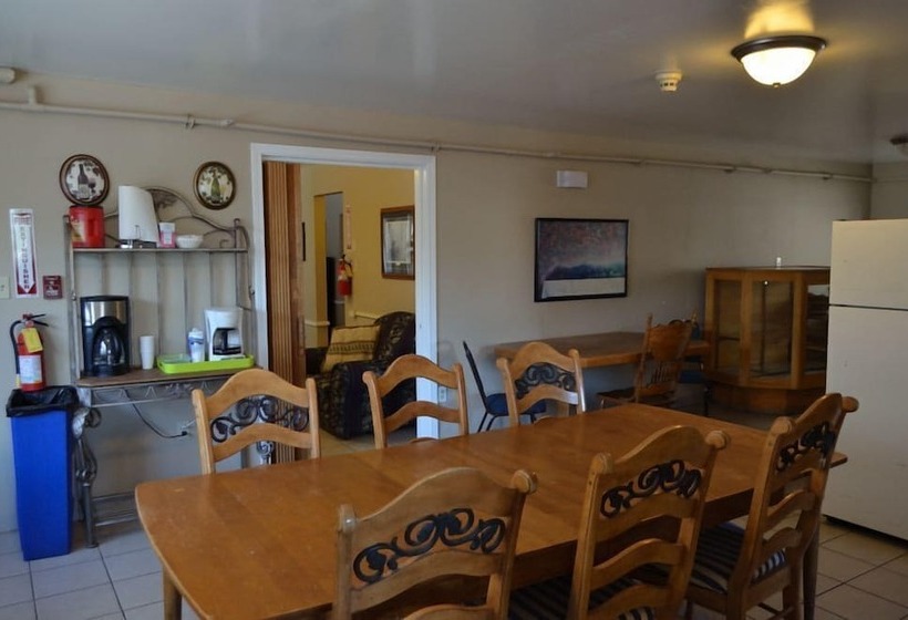 فندق Bent Prop Inn & Hostel Downtown