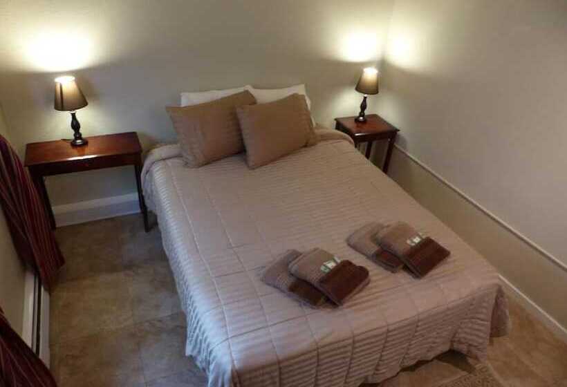 فندق Bent Prop Inn & Hostel Downtown