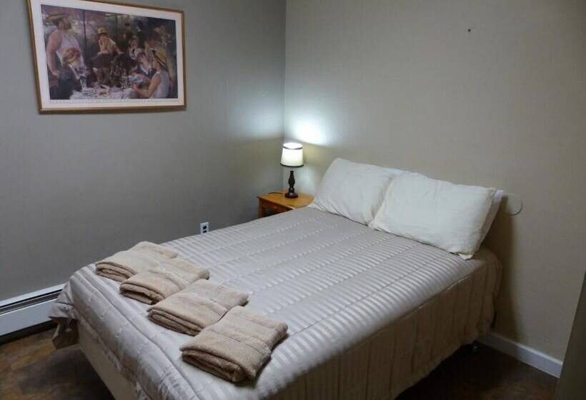 فندق Bent Prop Inn & Hostel Downtown