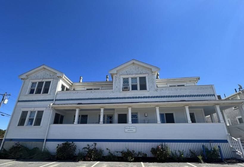 酒店 By The Sea Guests Bed & Breakfast & Suites