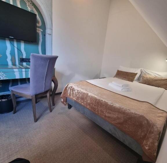 Отель Celestin Residence