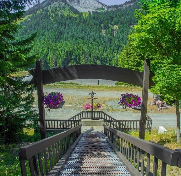 Hotel Crystal Chalets Condominiums