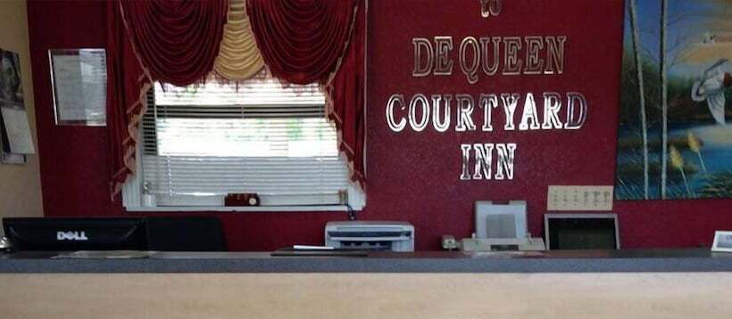فندق Dequeen Courtyard Inn