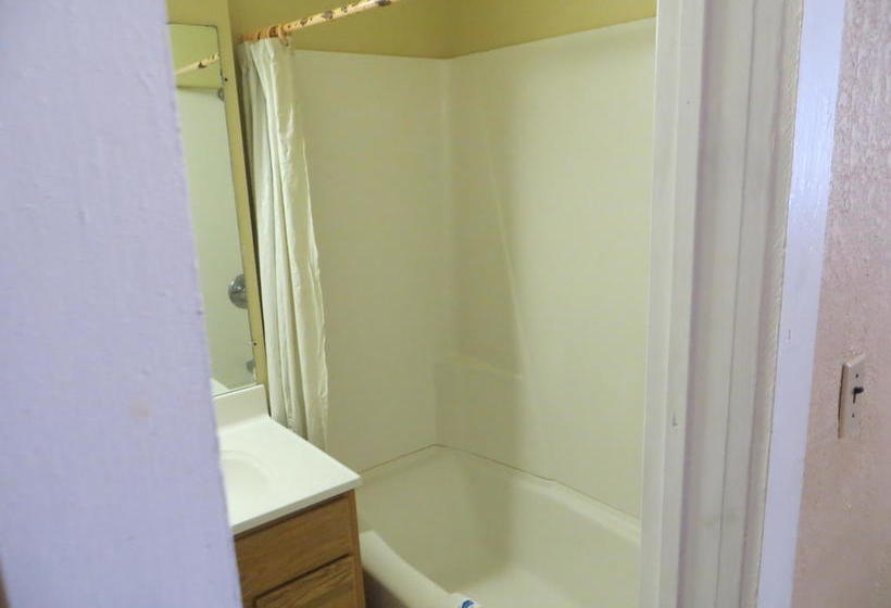 בית מלון כפרי Economy Inn  Fort Dodge