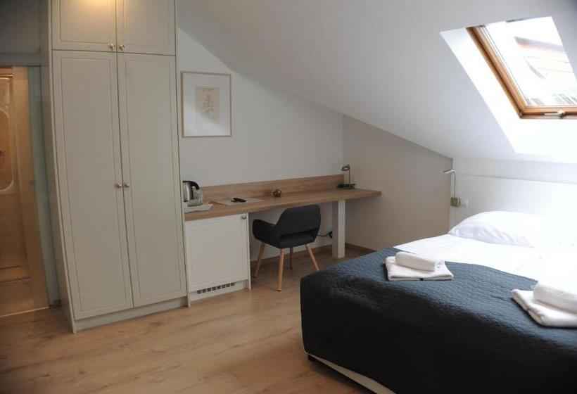 ホテル Erhardt Panzió