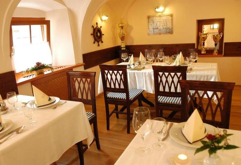 ホテル Erhardt Panzió