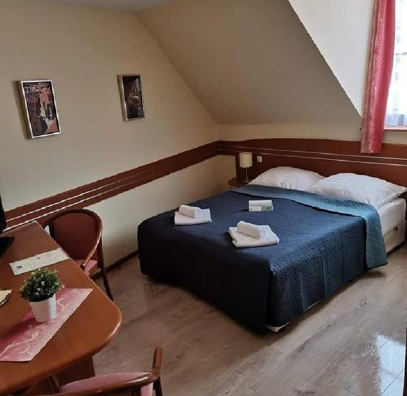 ホテル Erhardt Panzió