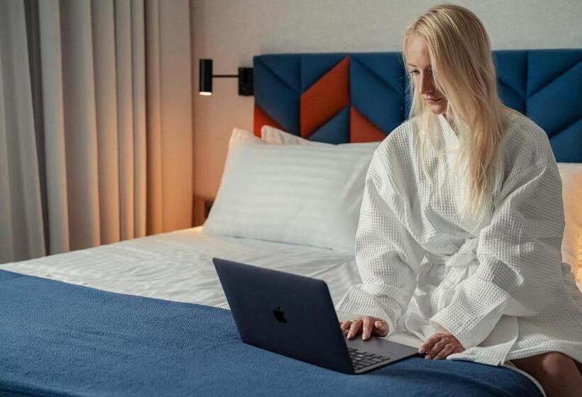 هتل Faros Gdansk Airport