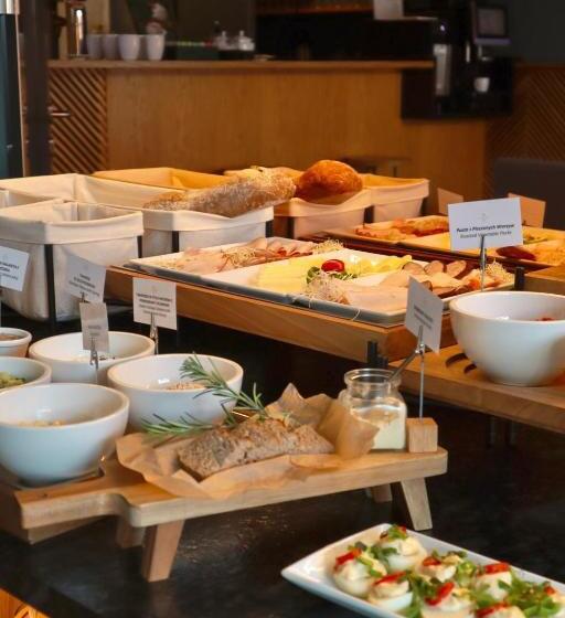 هتل Faros Gdansk Airport