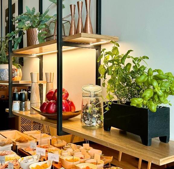 هتل Faros Gdansk Airport