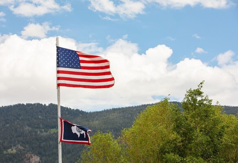 فندق Flat Creek Inn