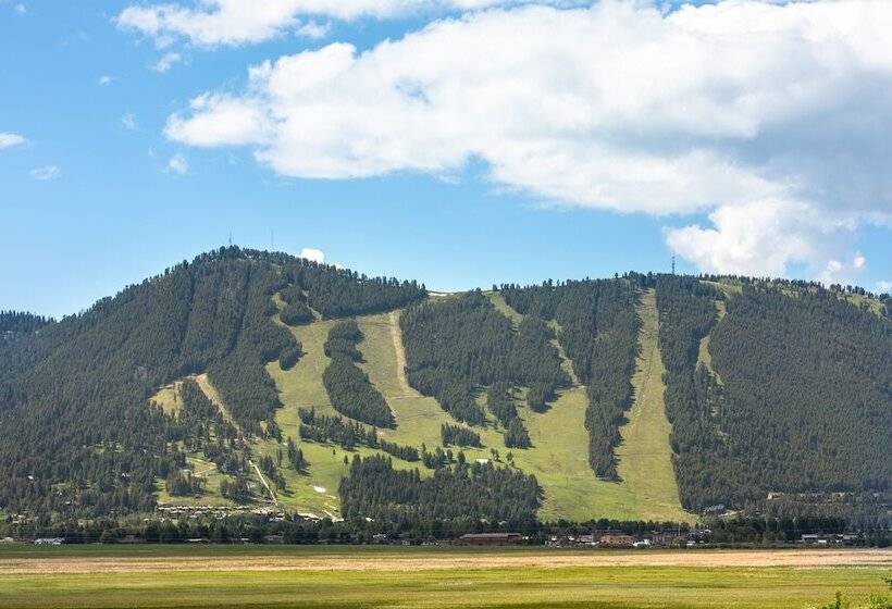 فندق Flat Creek Inn