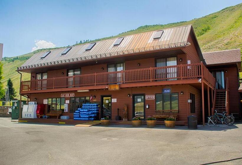 فندق Flat Creek Inn