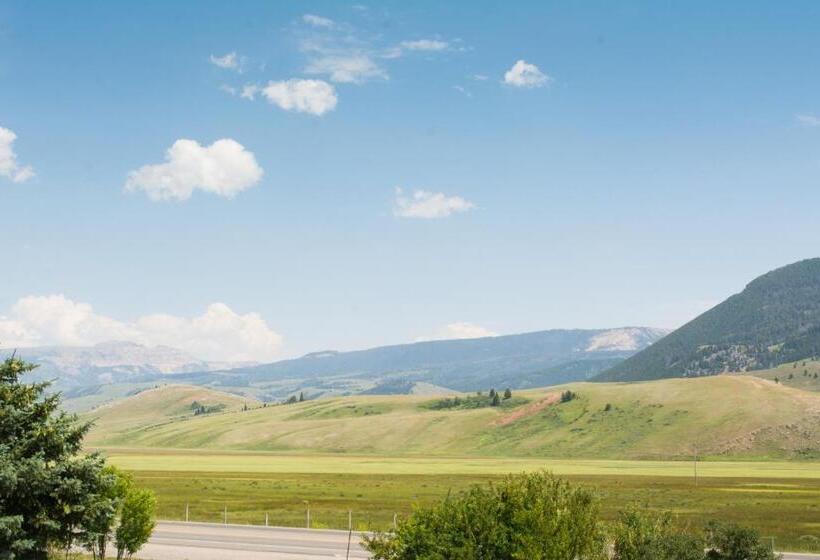 فندق Flat Creek Inn