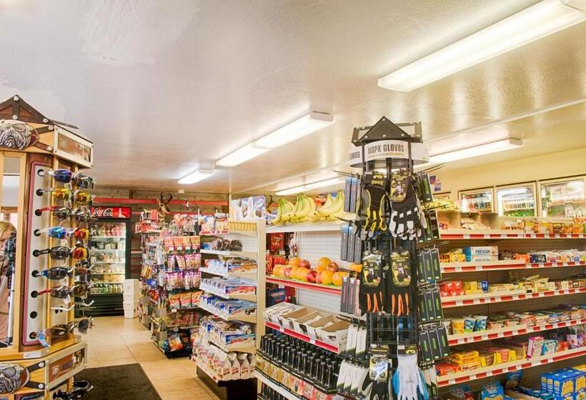 فندق Flat Creek Inn