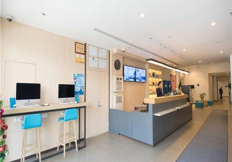 Hotel Hanting  Shanghai Tangqiao Metro Station