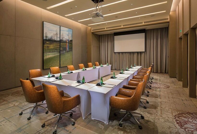 Отель Hilton Jiuzhaigou Resort