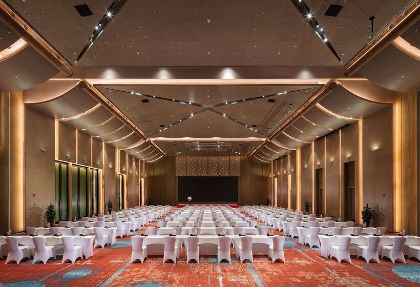 Отель Hilton Jiuzhaigou Resort