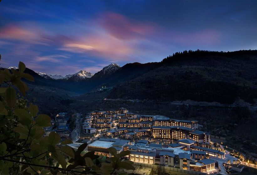 Отель Hilton Jiuzhaigou Resort