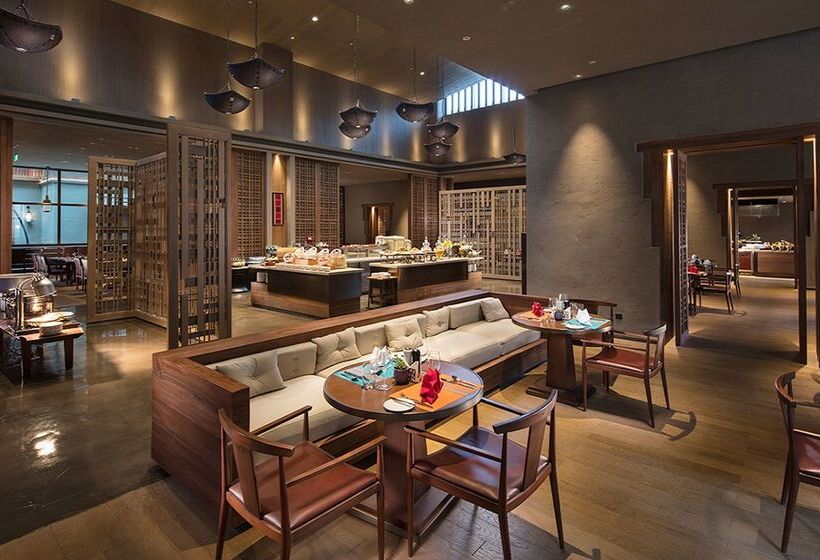 Отель Hilton Jiuzhaigou Resort