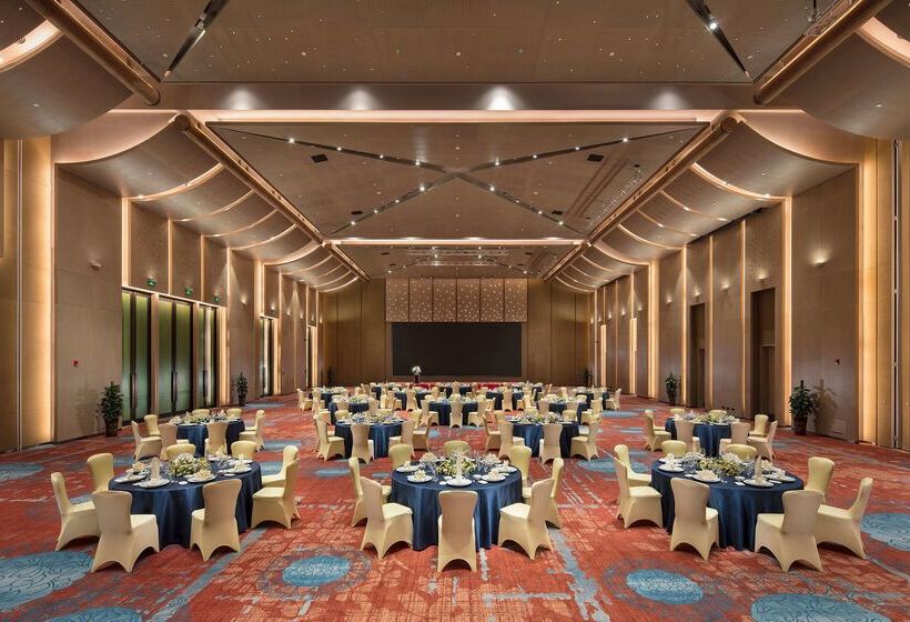 Отель Hilton Jiuzhaigou Resort