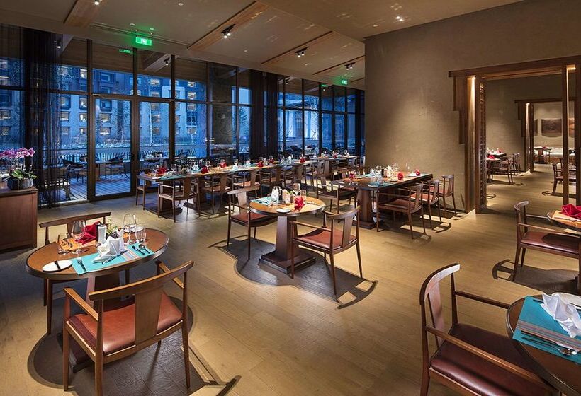 Отель Hilton Jiuzhaigou Resort