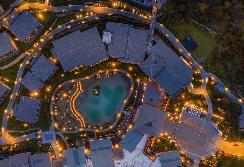 Отель Hilton Jiuzhaigou Resort