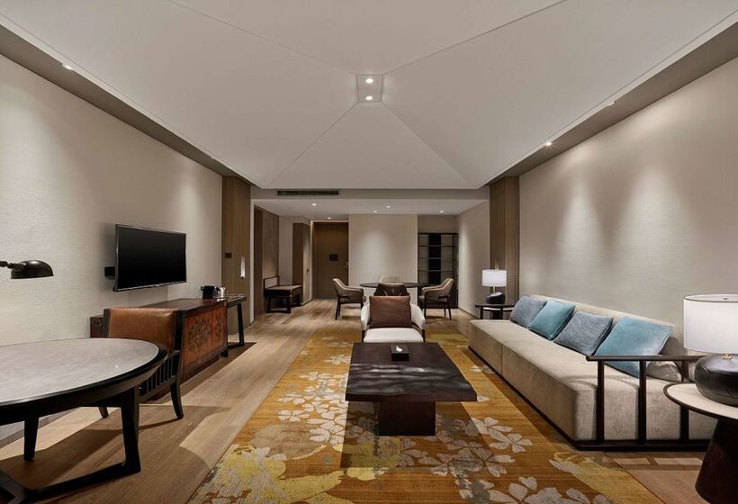 Отель Hilton Jiuzhaigou Resort